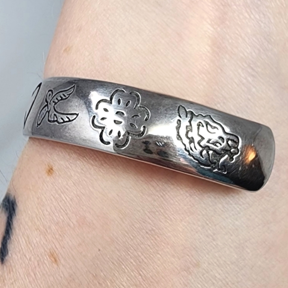 Gucci Blind For Love Silver Cuff Bracelet - Picture 14 of 17